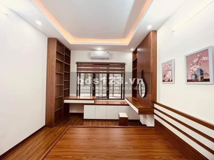 Bán nhà Hoàng Mai DT 31m² x 5 tầng, mặt tiền 3,3m, giá 3,65 tỷ đồng LH 0975258510