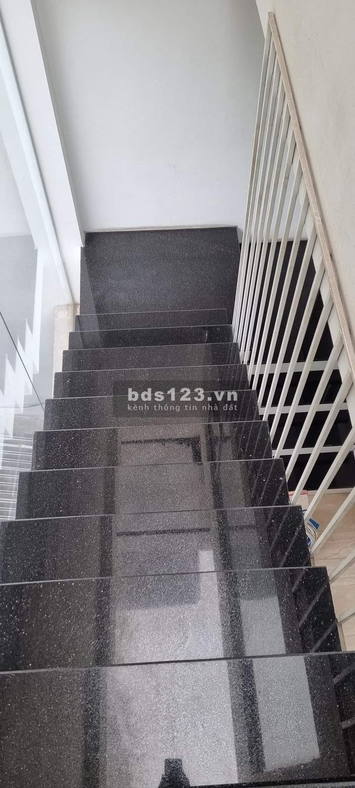 Bán nhà Hoàng Mai 60m x 4.5 tầng, mặt tiền 5m, giá 6.5 tỷ