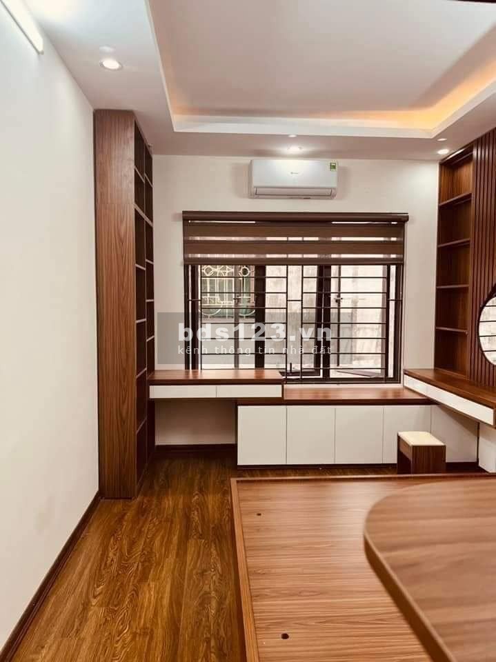 Bán nhà Hoàng Mai DT 31m² x 5 tầng, mặt tiền 3,3m, giá 3,65 tỷ đồng LH 0975258510
