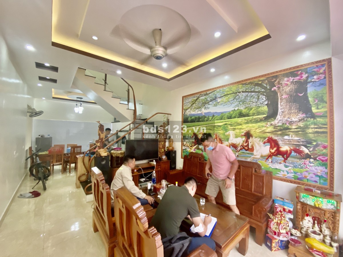 Nhà 3 tầng siêu mới Phố Trung Hành chỉ 2 tỏi giá tốt đầu tư sinh lời cao