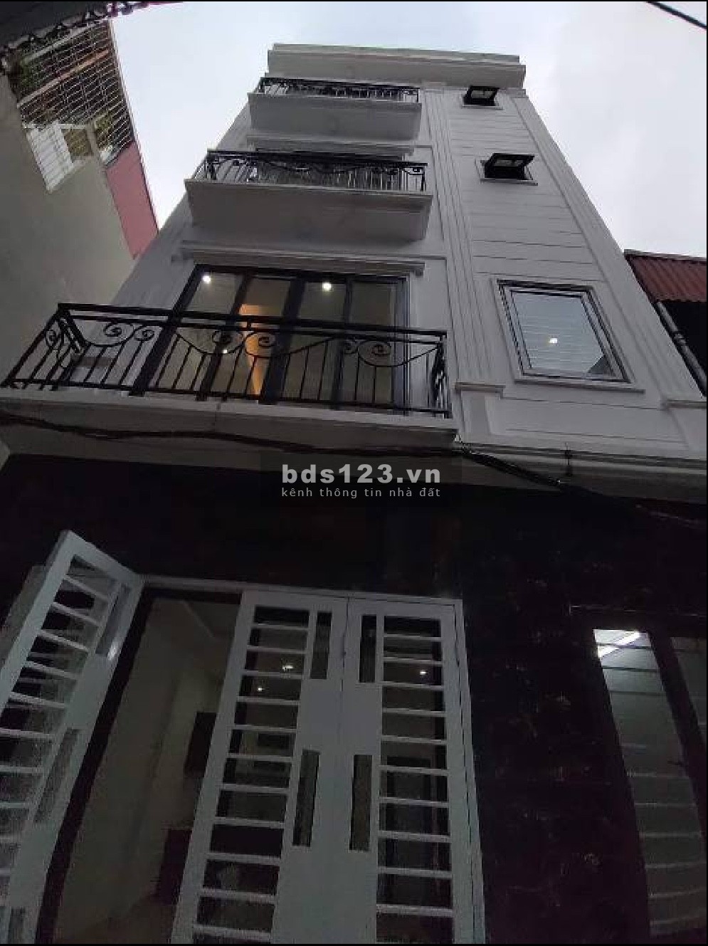 Bán nhà Quan Nhân - gần mặt phố đầy đủ tiện ích, 44m², giá 5,5 tỷ đồng LH 0962892165