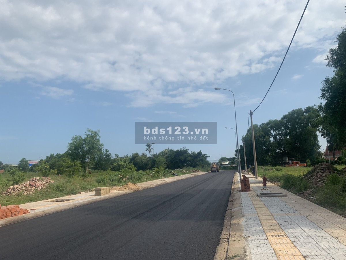 Cần bán nền ngay trung tâm tp. Bà Rịa - KDC Long Toàn liên hệ 0972.220.458