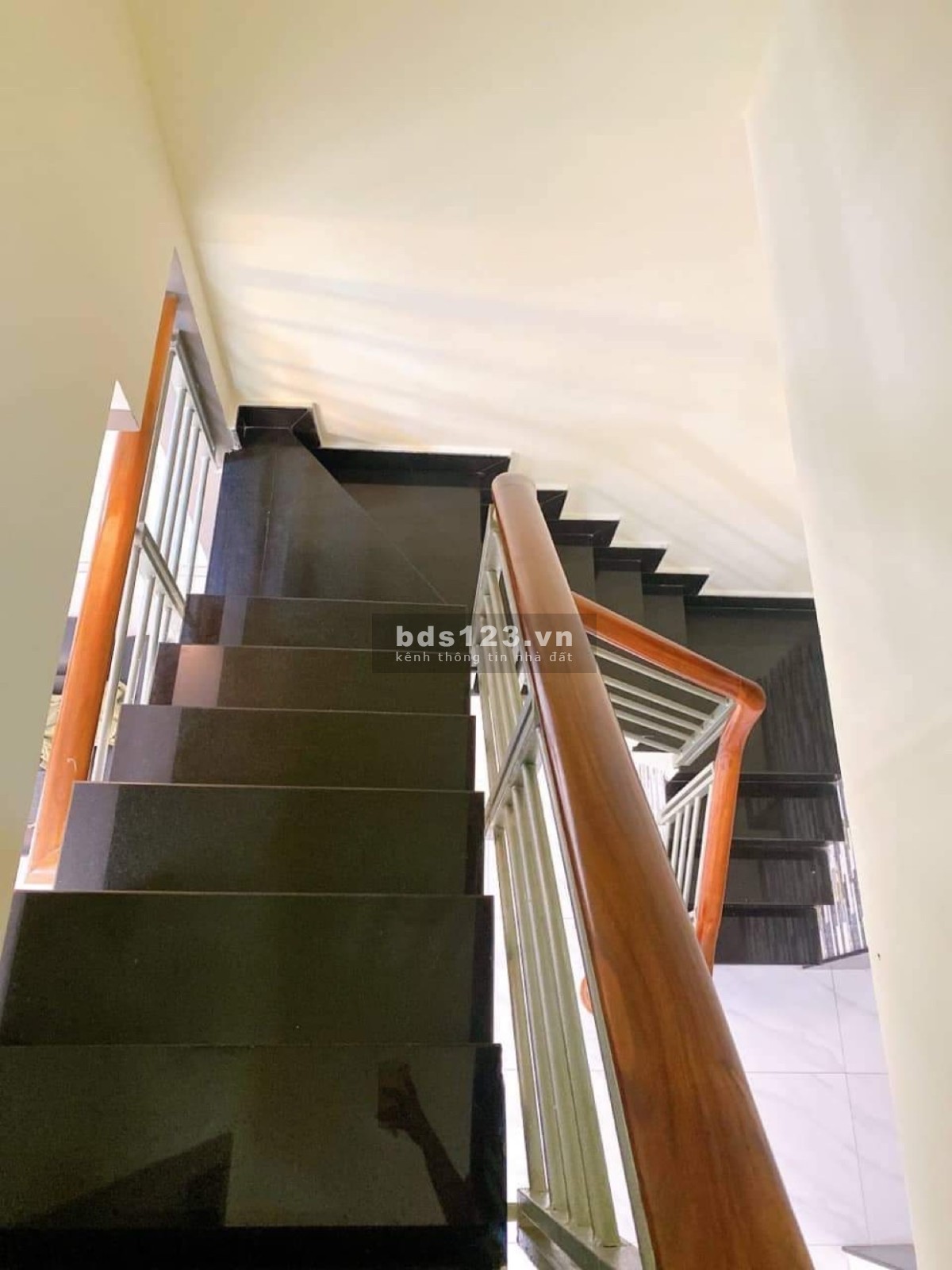 Bán Nhà HXH Huỳnh Văn Nghệ, Gò Vấp, 35m2, mua ở hoặc kinh doanh cho thuê.