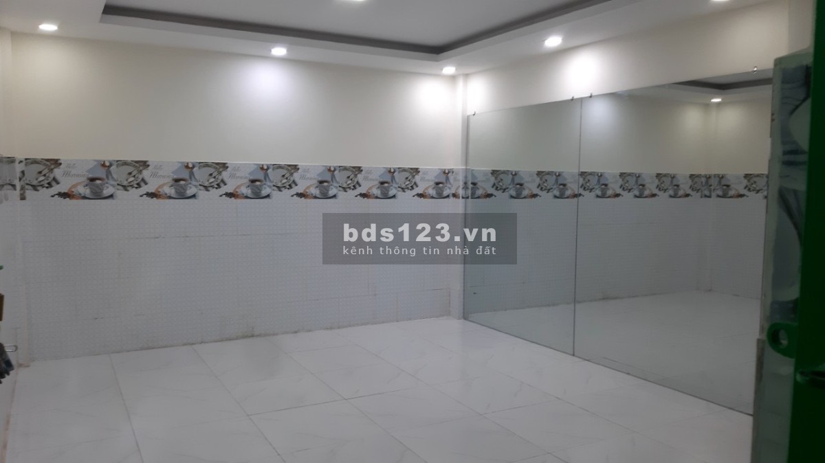 Chính chủ bán nhà hẻm nhỏ 184 Lý Chính Thắng P9 Quận 3 lh 0979099564