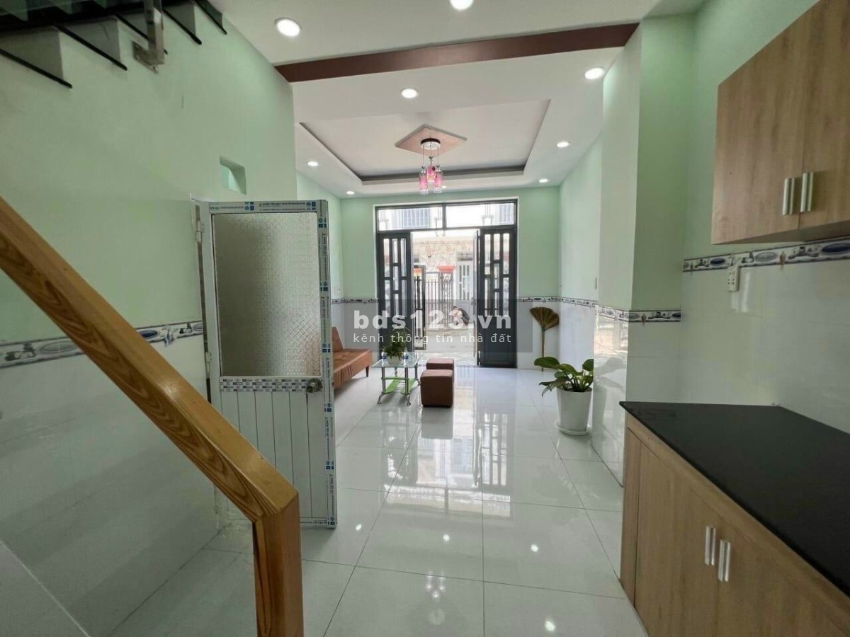 Bán gấp căn nhà 1 trệt 1 lầu 2pn giá 4600tr. Gần chợ cầu Xáng, Bình Chánh