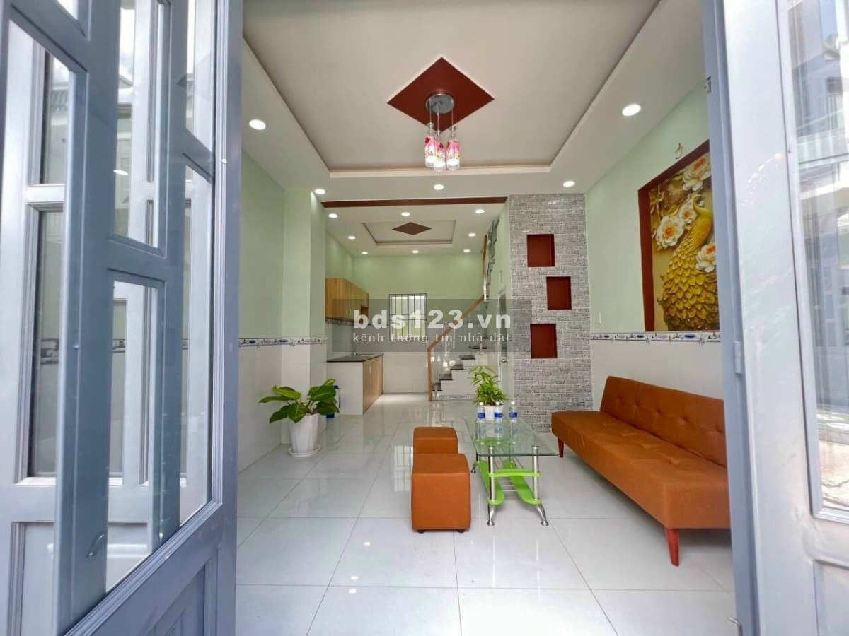 Bán gấp căn nhà 1 trệt 1 lầu 2pn giá 4600tr. Gần chợ cầu Xáng, Bình Chánh