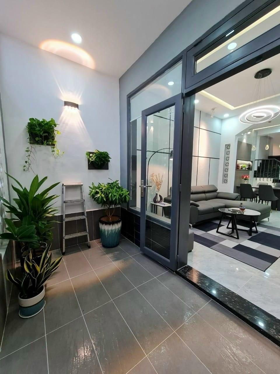 Bán nhà đường Lê Văn Sỹ gần trường học Q3, 43.2m2, Giá 5.4 tỷ TL
