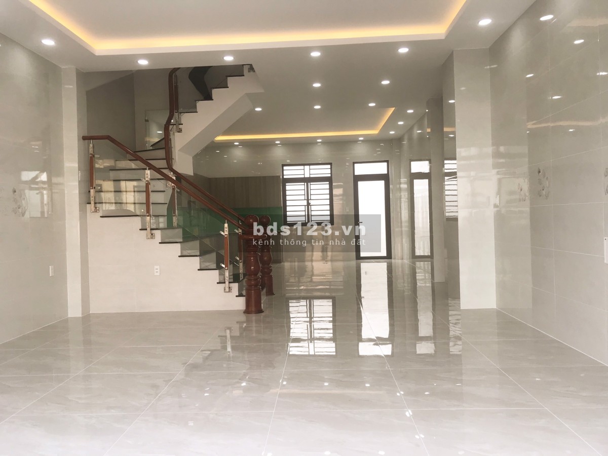 Bán căn nhà trong khu đô thị Five Star Bình Chánh DT 90m² hoàn thiện 100%