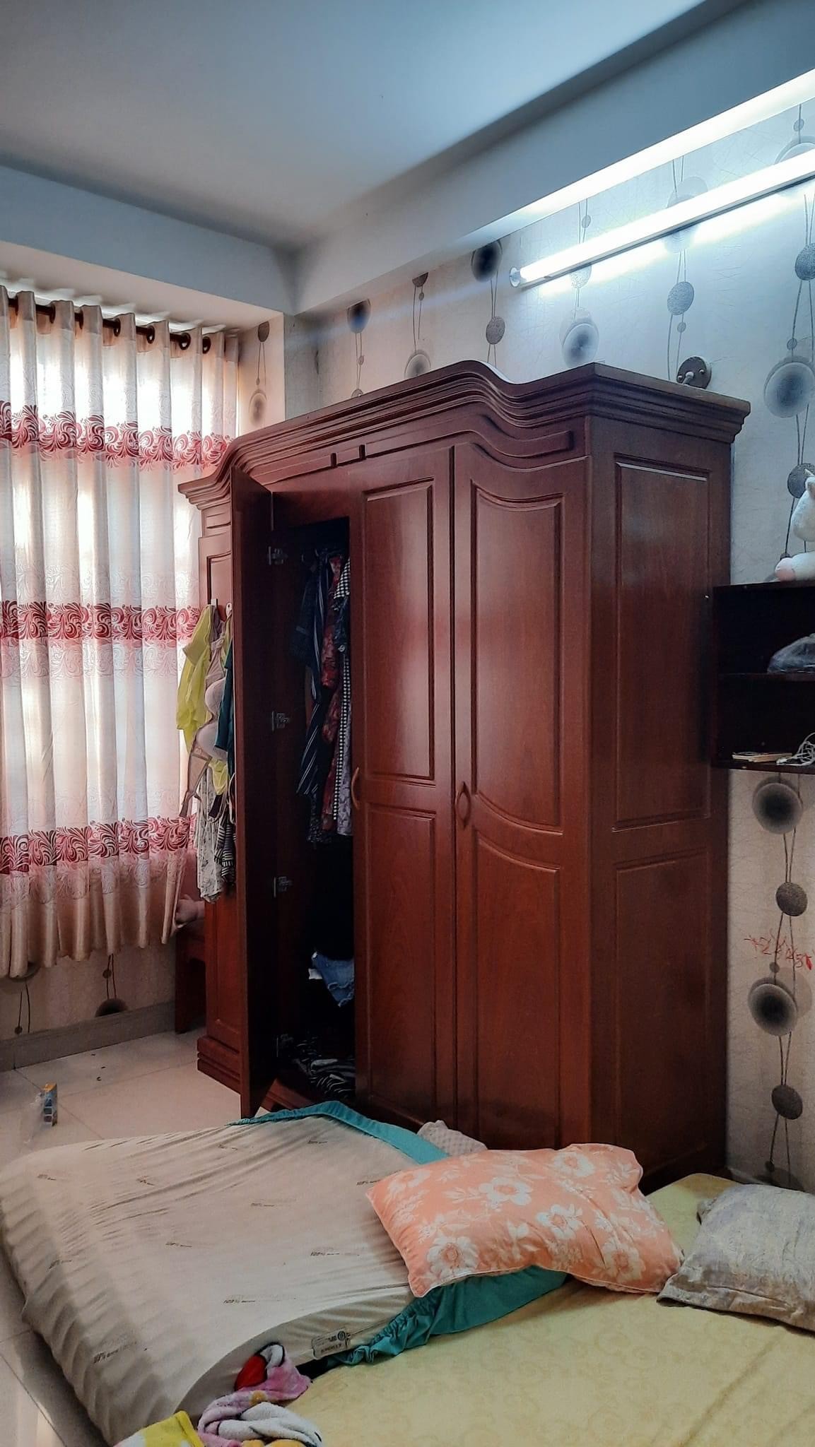 Nhỉnh 8ty Đường Đồng Đen P10, Q. Tân Bình. Hẻm 8m DT 3.7x 13m 5 lầu.