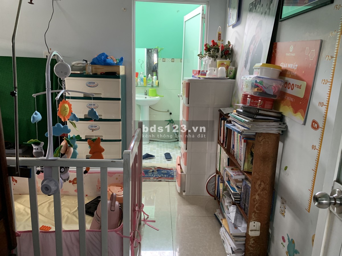 Bán gấp nhà riêng 1 trệt 1 lầu 2 phòng ngủ 2 wc, Quận Bình Thạnh, giá 2.65 tỷ