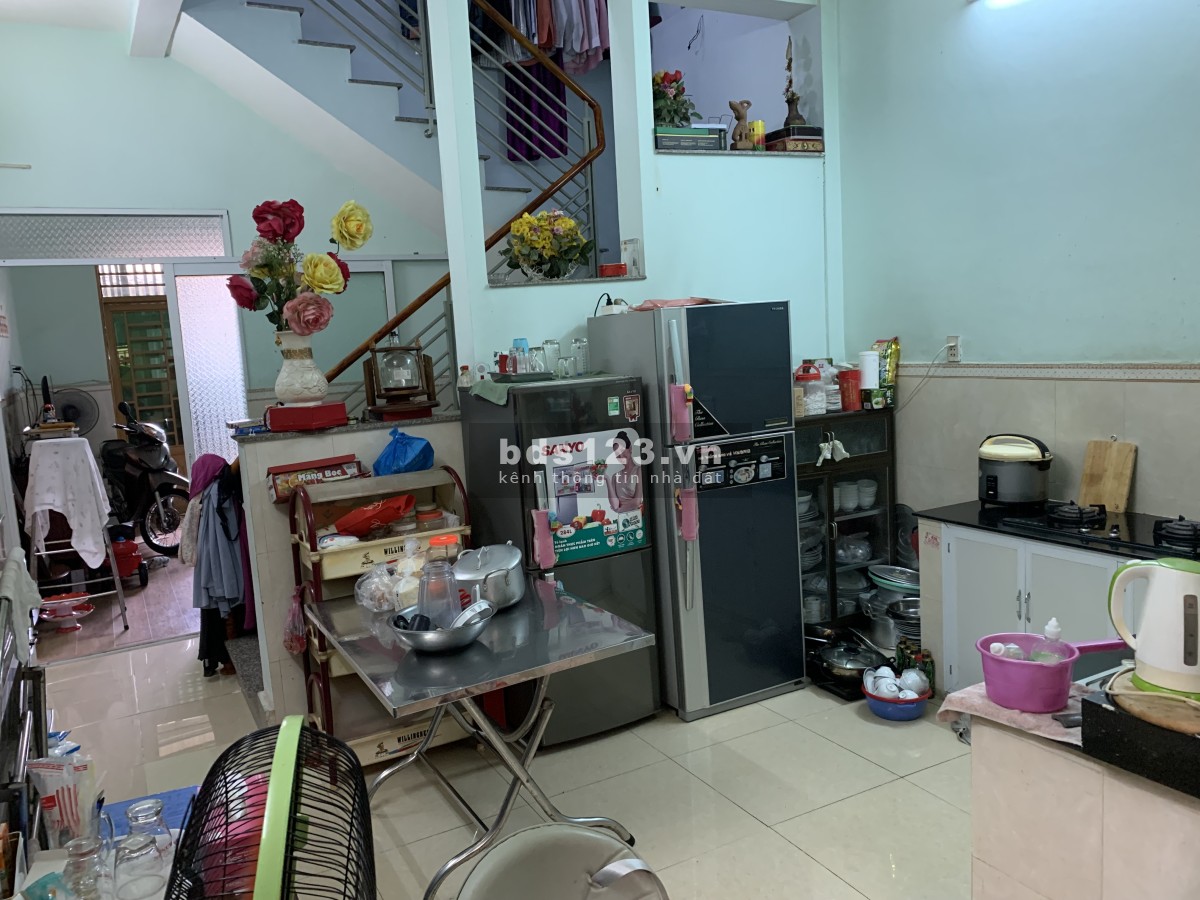 Bán gấp nhà riêng 1 trệt 1 lầu 2 phòng ngủ 2 wc, Quận Bình Thạnh, giá 2.65 tỷ