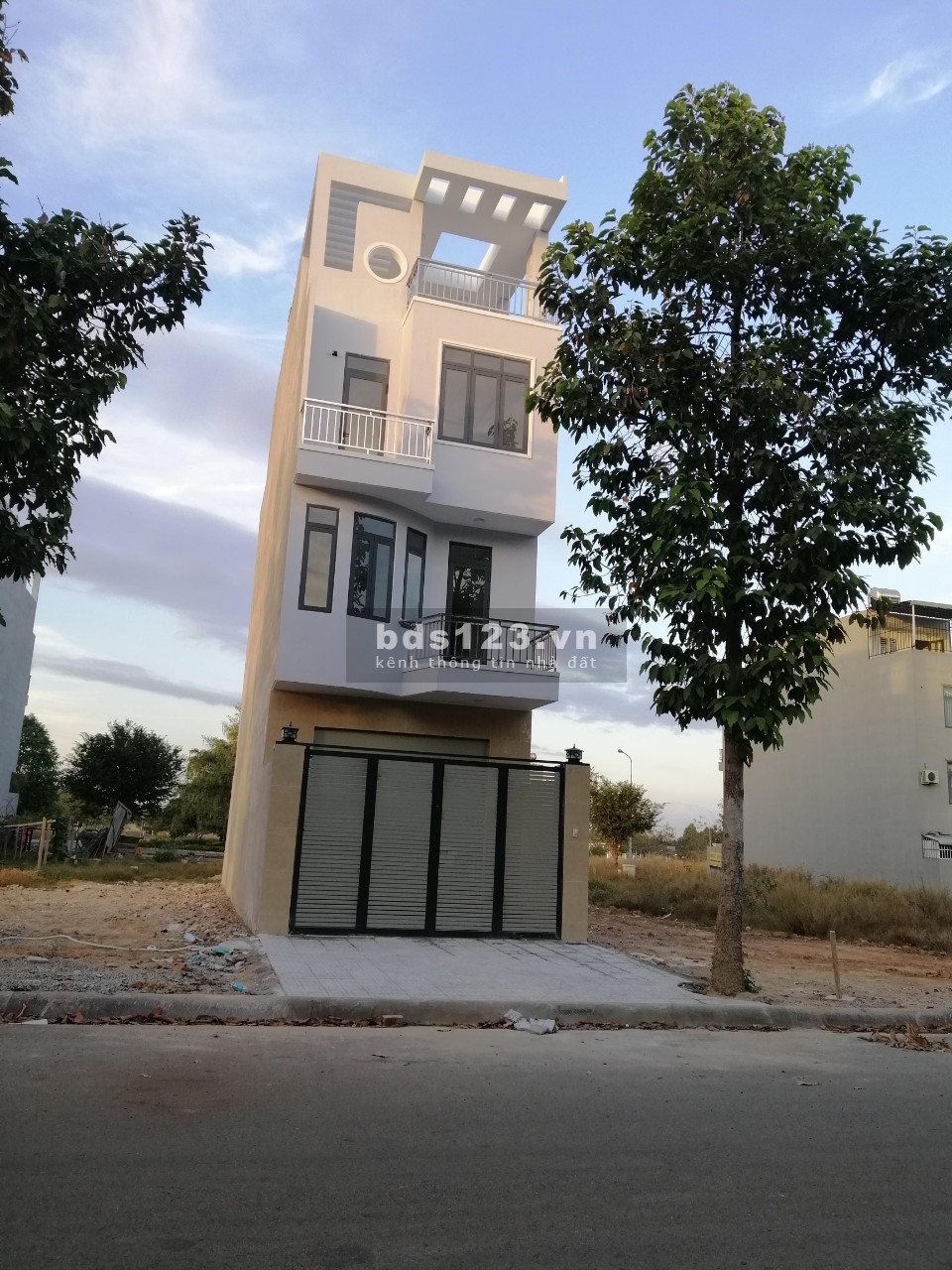 Chính chủ cho thuê nhà mới, gần trường ĐH liên hệ 0934131180 Thu Ngọc