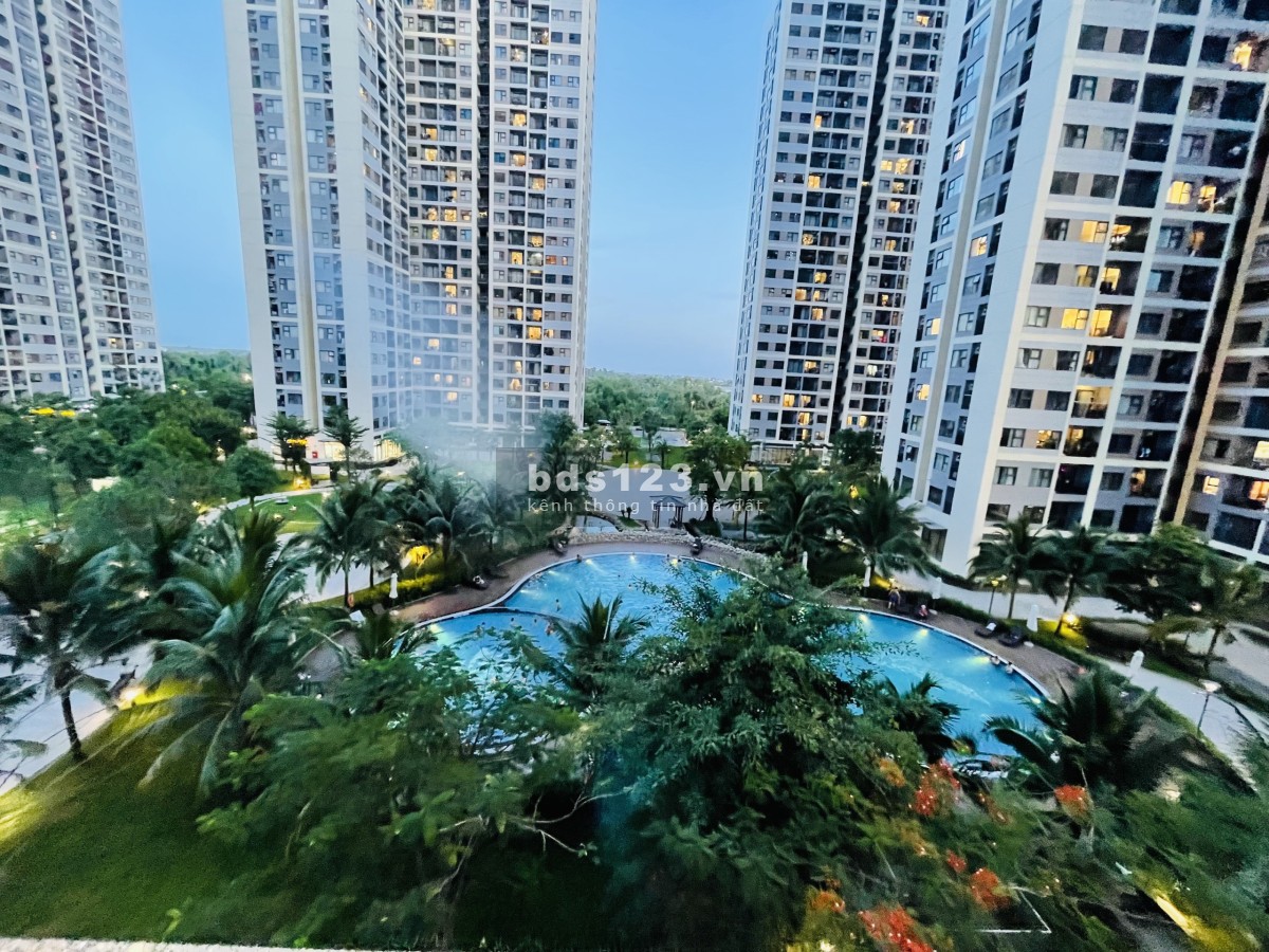 Bán gấp 2 CH Vinhomes Grand Park 2PN 1WC giá 2.1 tỷ và 2PN + , 69m2, 2.45 tỷ view sông thoáng mát