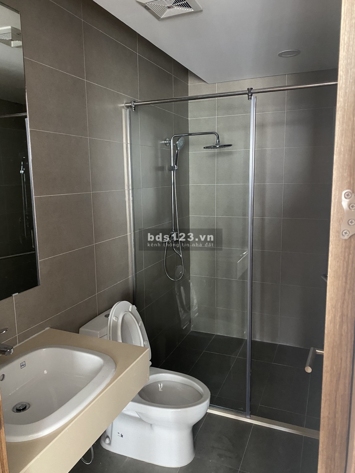 Bán gấp căn 4n diện tích 133m2 tòa The Park Home chỉ 6. Xxx tỷ sổ hồng lâu dài. 0374402946