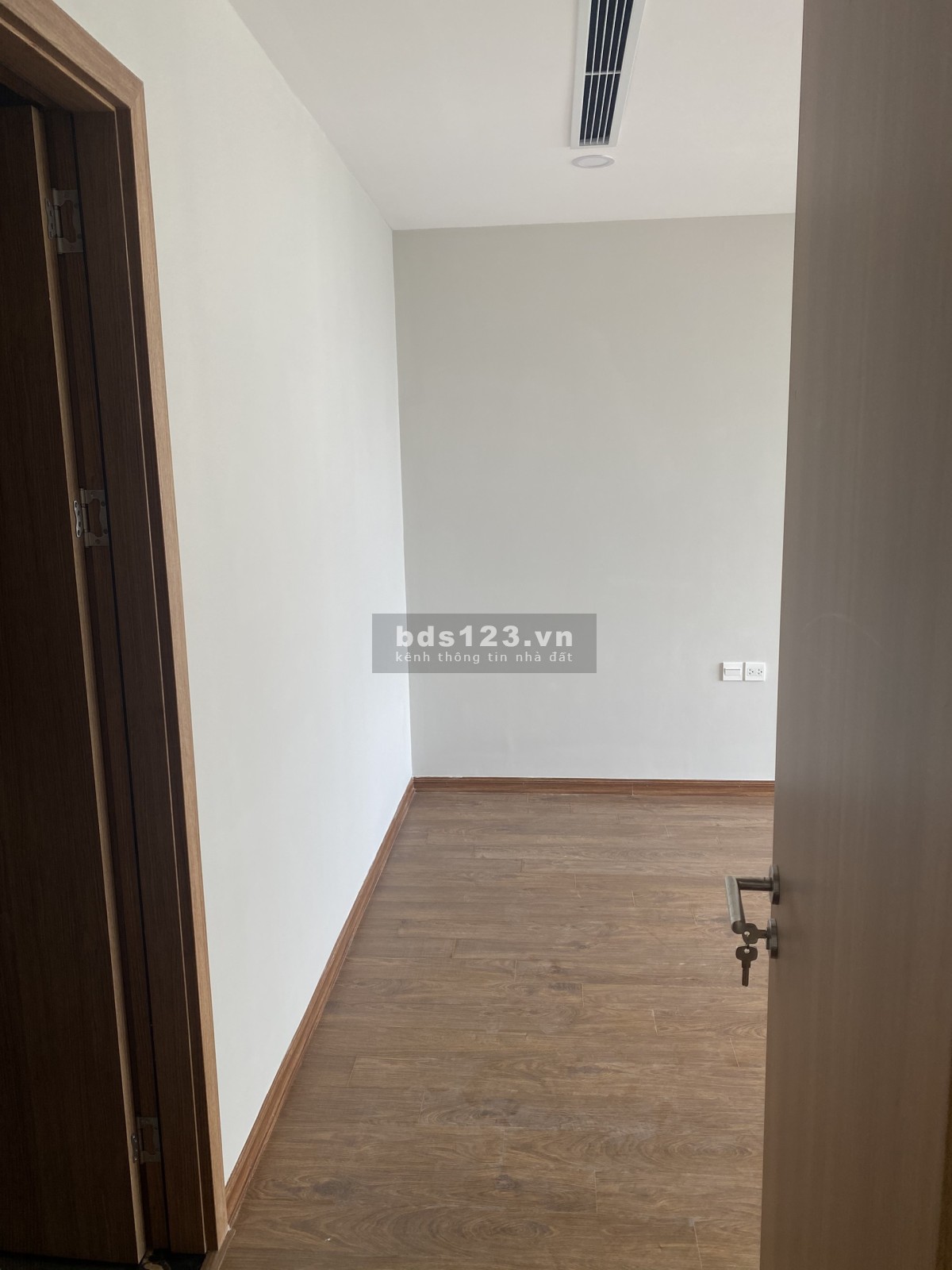 Bán gấp căn 4n diện tích 133m2 tòa The Park Home chỉ 6. Xxx tỷ sổ hồng lâu dài. 0374402946