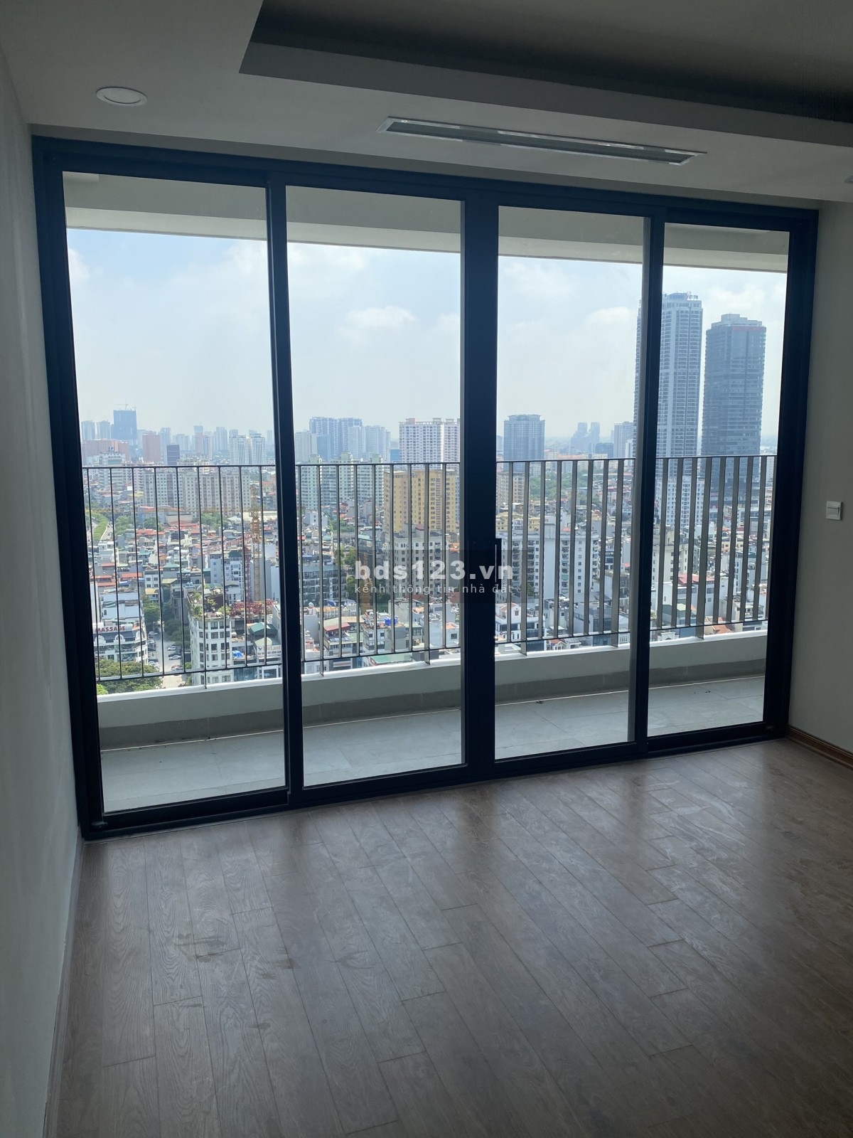 Bán gấp căn 4n diện tích 133m2 tòa The Park Home chỉ 6. Xxx tỷ sổ hồng lâu dài. 0374402946