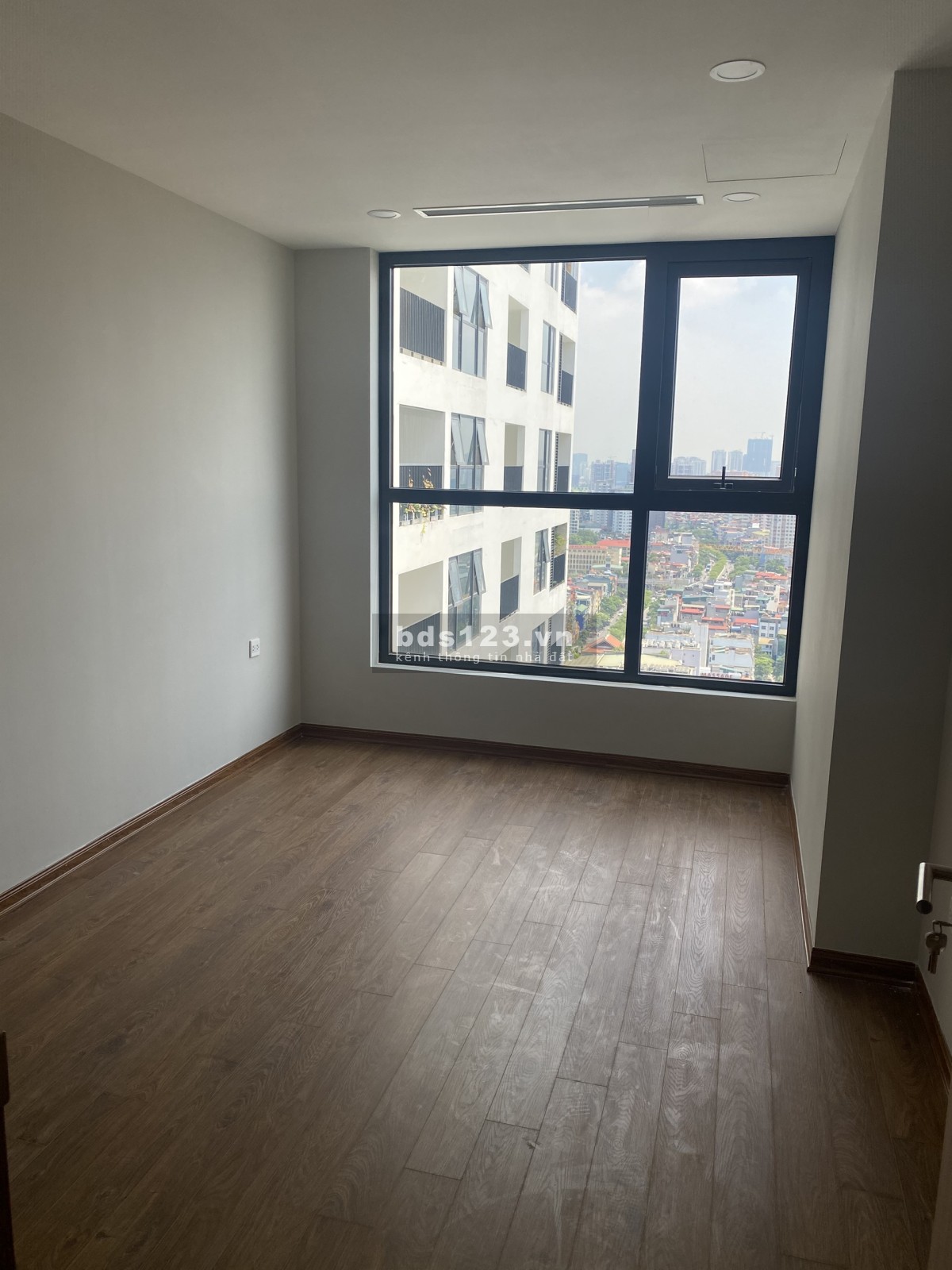 Bán gấp căn 4n diện tích 133m2 tòa The Park Home chỉ 6. Xxx tỷ sổ hồng lâu dài. 0374402946