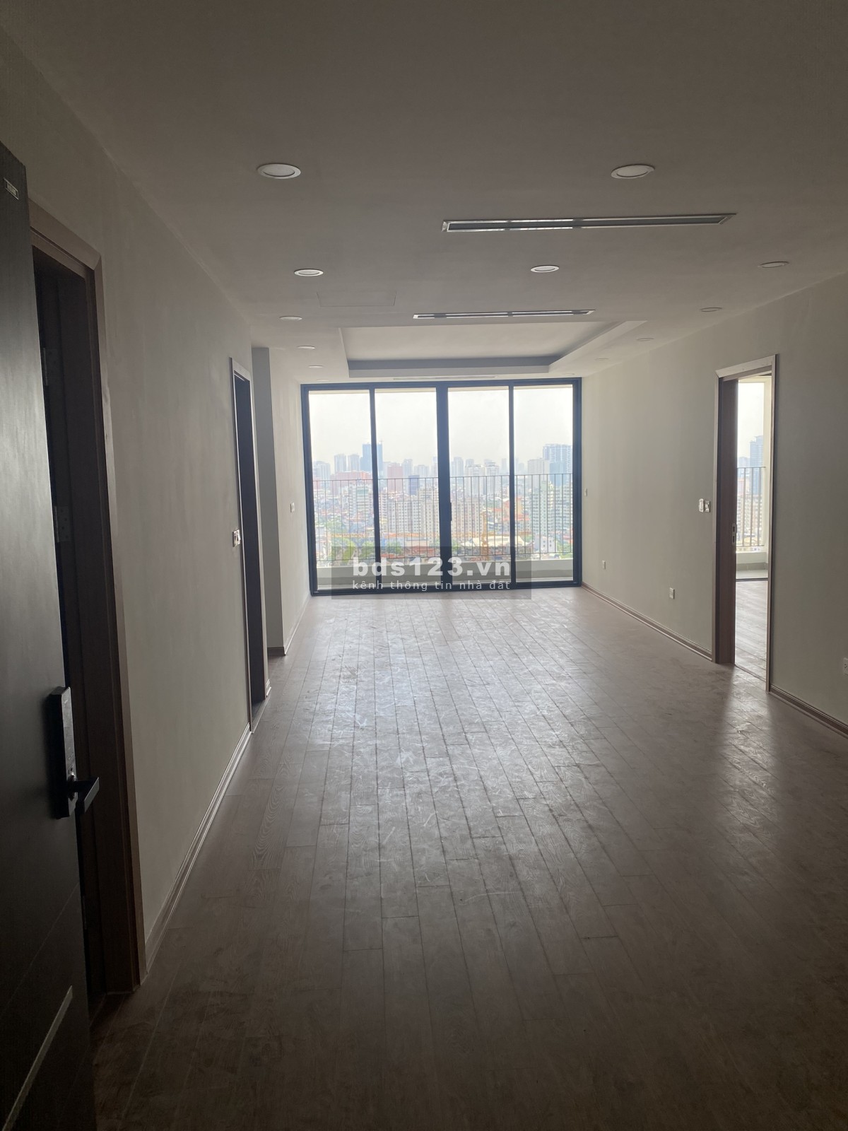 Bán gấp căn 4n diện tích 133m2 tòa The Park Home chỉ 6. Xxx tỷ sổ hồng lâu dài. 0374402946
