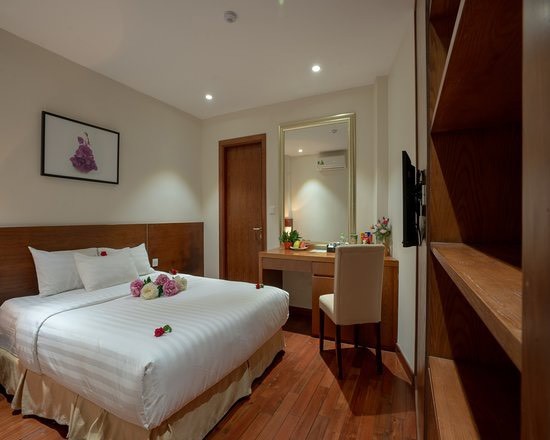 Bán khách sạn mini Lý Thường Kiệt Hoàng Kiếm, dt 99m2 9 tầng thang máy, giá 26 tỷ