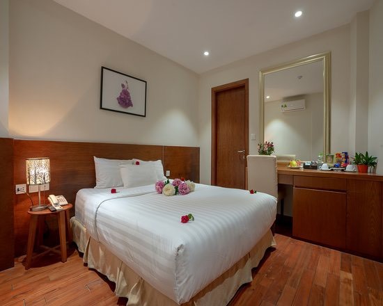 Bán khách sạn mini Lý Thường Kiệt Hoàng Kiếm, dt 99m2 9 tầng thang máy, giá 26 tỷ