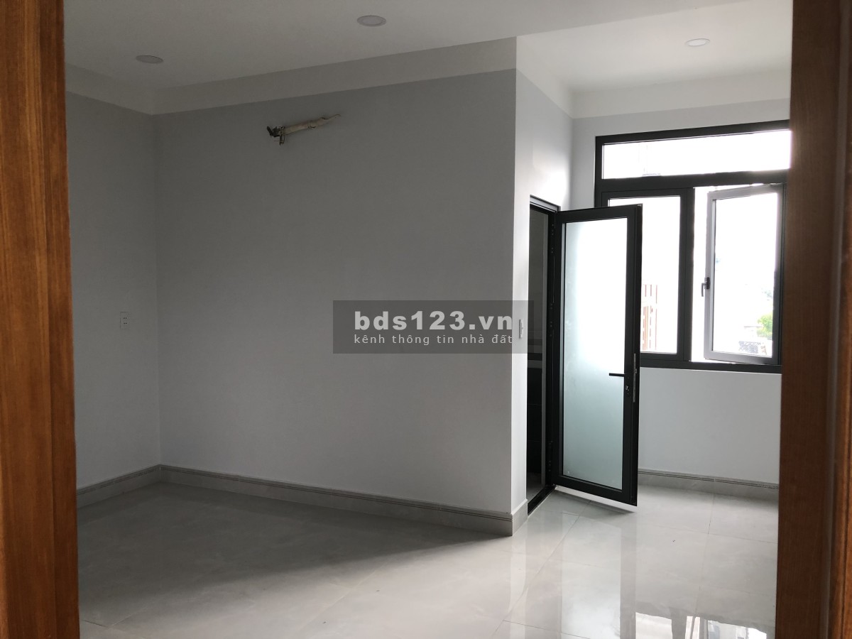 Nhà 1 trệt, 2 lầu đúc kiên cố, Dĩ An giá bán 3.5 tỷ, diện tích 68m2, tiện ích đủ