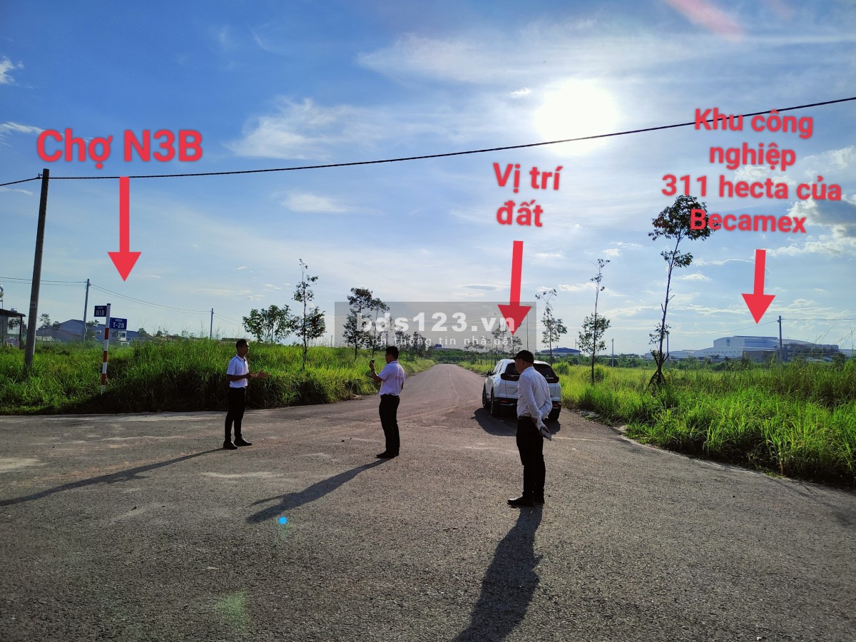 Lô đất cách chợ N3B, bệnh viện Hạnh Mỹ Sài Gòn và khu công nghiệp 311 hecta của Becamex chỉ 100m.