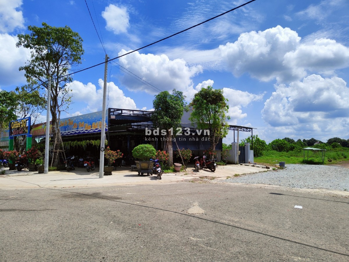 Bán lô đất cách công viên 1,4 hecta của Becamex và chợ Minh Thành chỉ 100m.