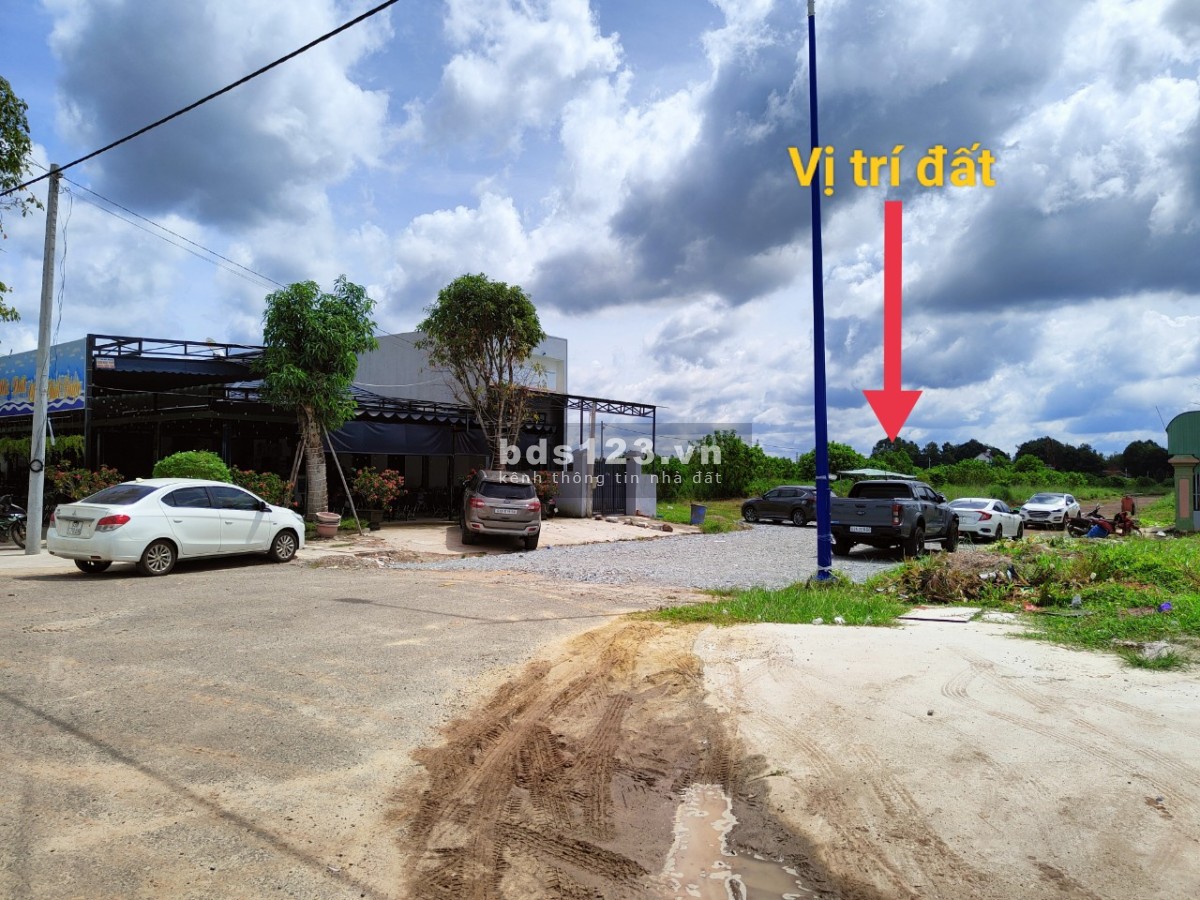 Bán lô đất cách công viên 1,4 hecta của Becamex và chợ Minh Thành chỉ 100m.