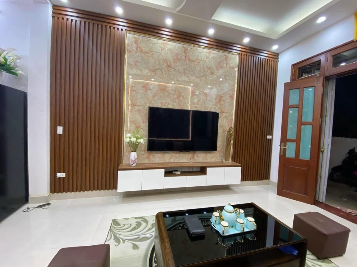 Lô góc, Bom Tấn Cầu Giấy có 102 siêu đẹp, chủ tặng full nội thất.
