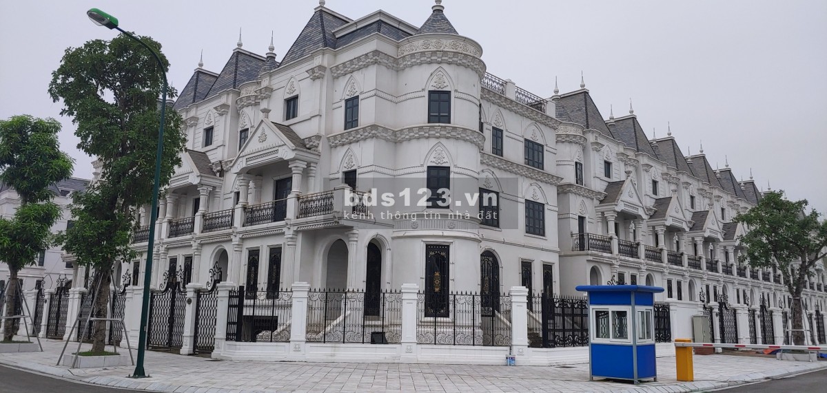 Suất ngoại duy nhất căn có view hoa biệt thự Ciputra với sổ đỏ trao tay, bàn giao nhanh chóng