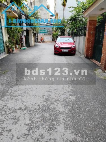 Bán đất tặng nhà cấp 4 vừa ở vừa kinh doanh đường 2 ô tô tránh giá 9 triệu/m2