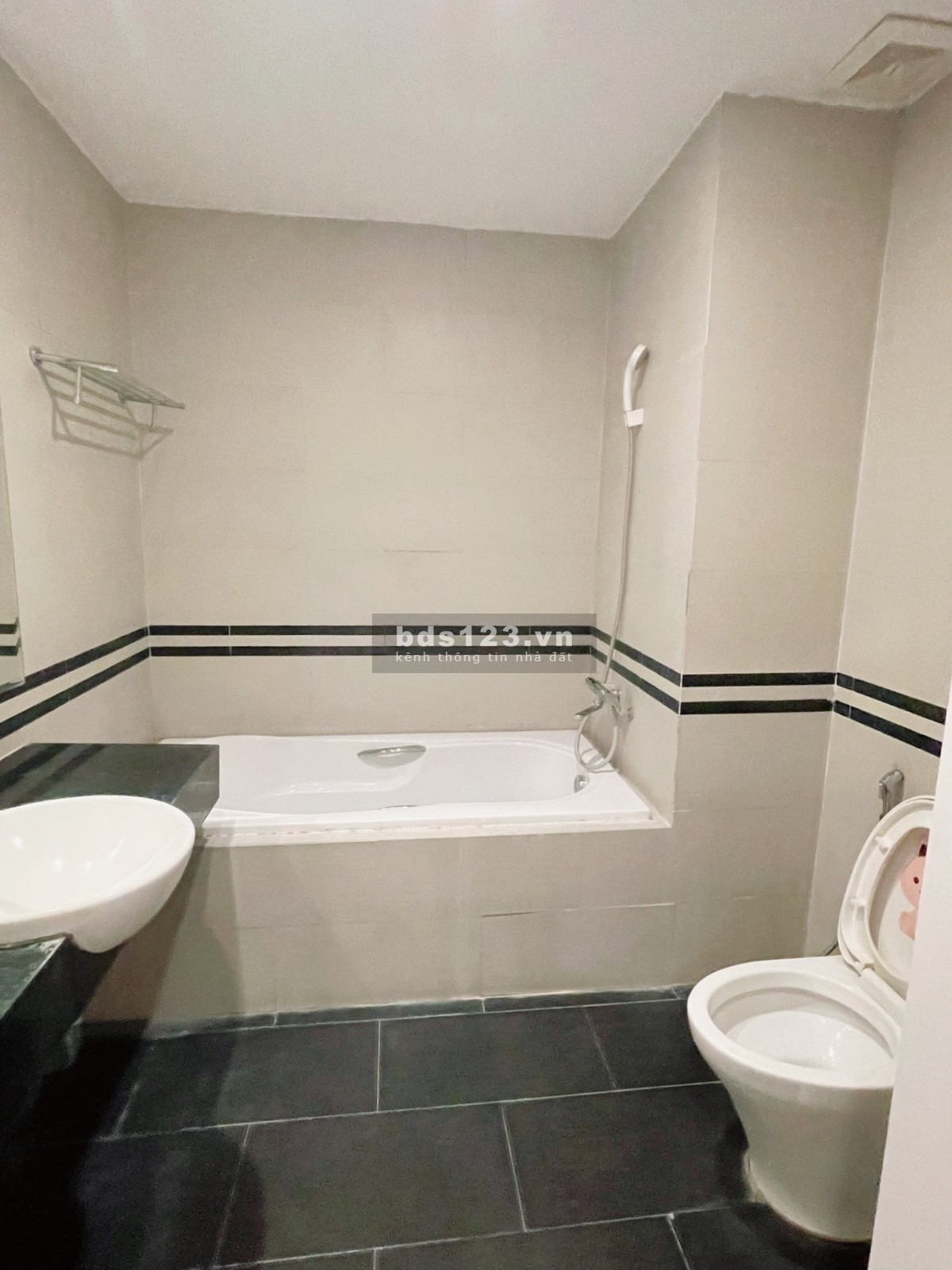 Chuyển Nhượng Giá Rẻ Căn Hộ 95m2 tại Hoà Bình Green City, HN
