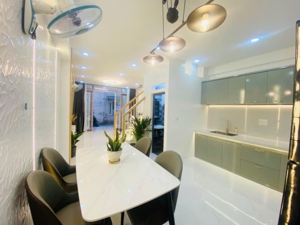 Nhà đẹp HXH gần mặt tiền đường Gò Vấp tặng full nội thất cao cấp DTSD 40m², 2 PN