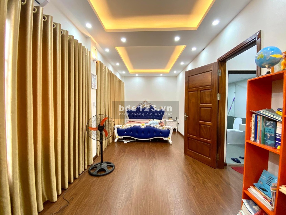 Bán nhà Nguyễn Văn Cừ full nội thất đẹp long lanh liên hệ 0966067112
