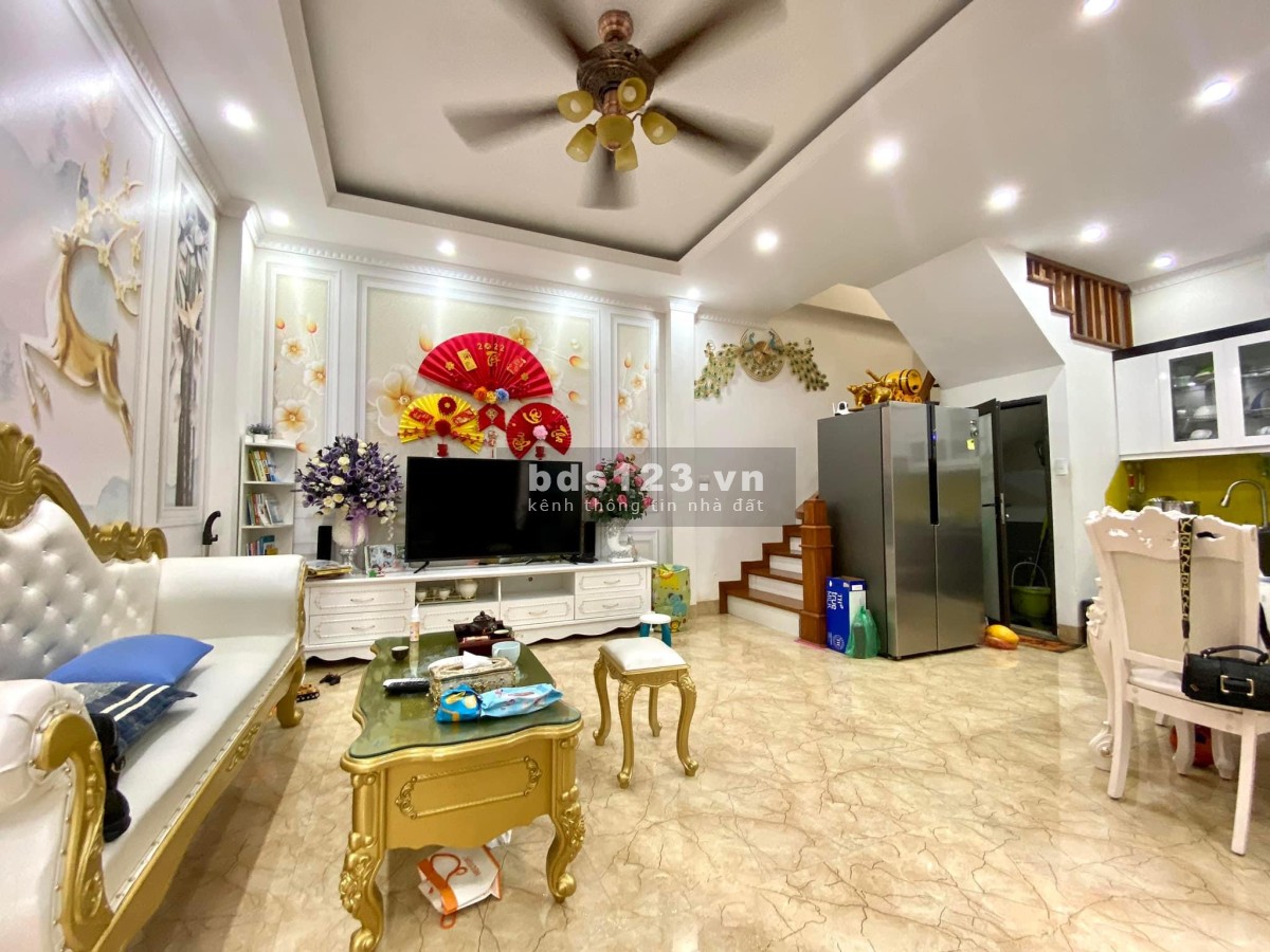 Bán nhà Nguyễn Văn Cừ full nội thất đẹp long lanh liên hệ 0966067112
