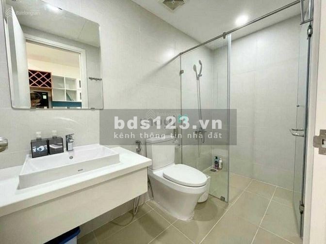 MT Nguyễn Chí Thanh, Q11.Nhà mới đẹp, tiện kinh doanh buôn bán.