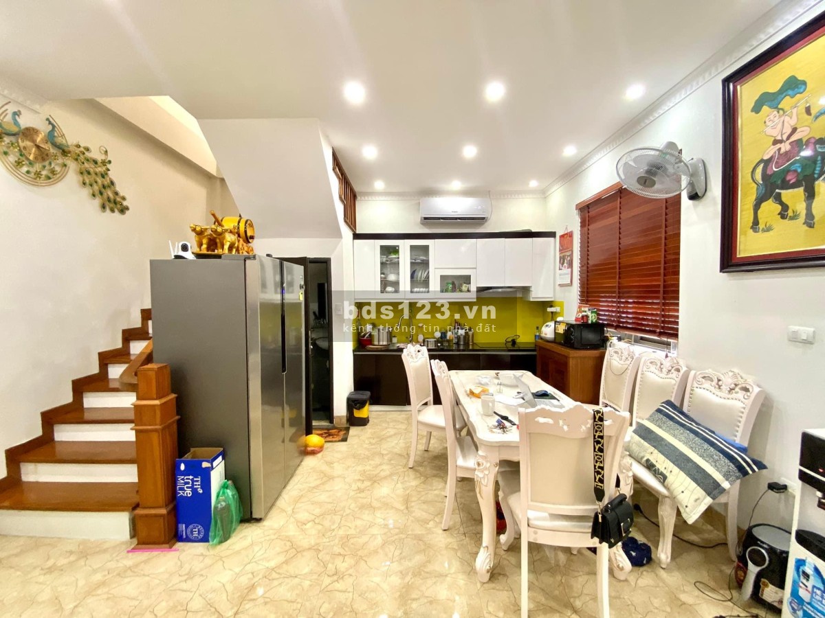 Bán nhà Nguyễn Văn Cừ full nội thất đẹp long lanh liên hệ 0966067112