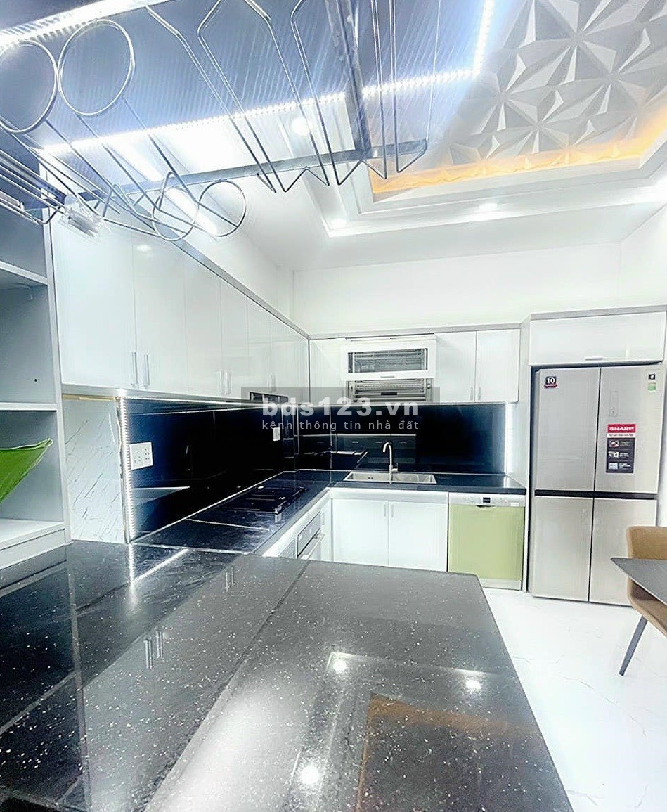 Nhà đẹp 4 tầng 6m ngang nội thất cao cấp xe hơi vào nhà Dương Cát Lợi TT Nhà Bè giá nhỉnh 6 tỷ