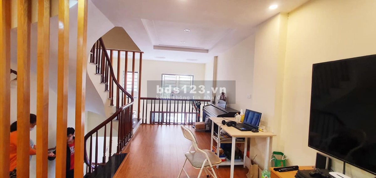 Bán nhà tại Khương Trung phân lô tại Quận Đôi, có ô tô đỗ cửa, nhà chủ đầu tư tự xây hàng hiếm
