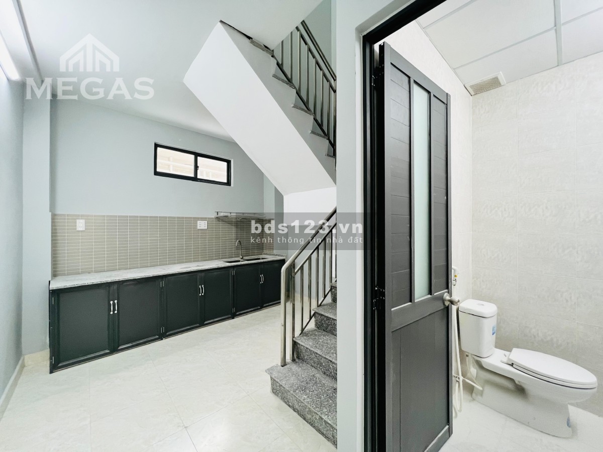 Khai trương nhà nguyên căn ngay Âu Cơ khu dân cư đông đúc giá tốt