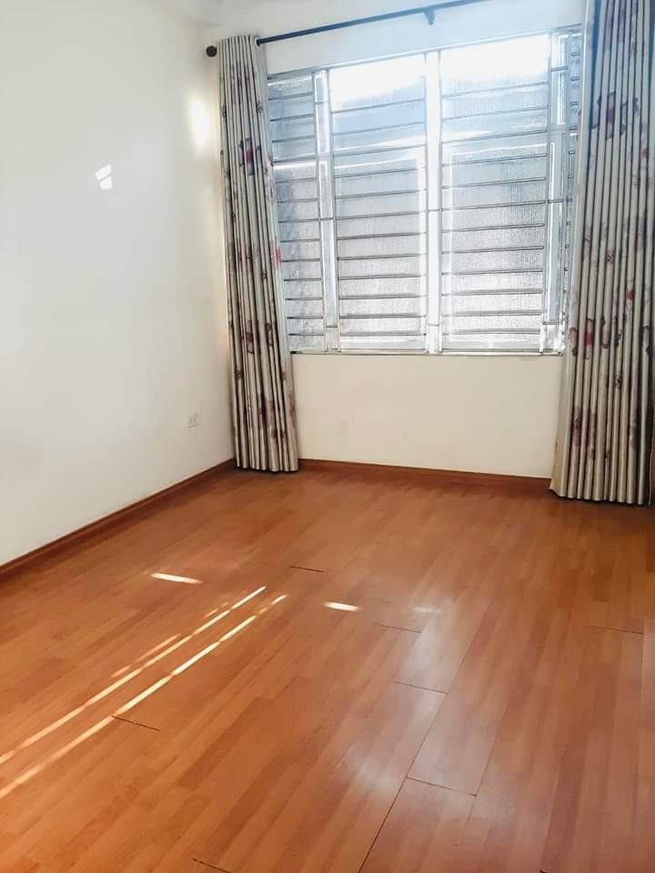 Nhà bán cho dân ngoại tỉnh Cầu Giấy DT 35m² x 5 tầng MT 8m giá bán chỉ 3,99 tỷ đồng
