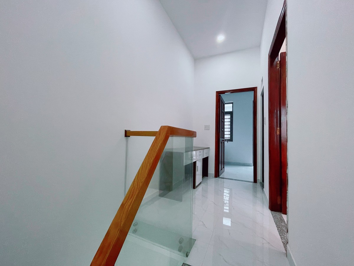 Cần bán gấp nhà 1 lầu 73m2 sổ hồng riêng ngay đường lớn 8m gần trường học dân cư đông