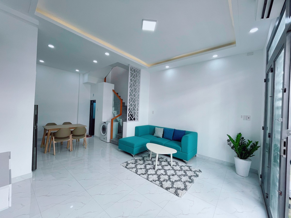 Cần bán gấp nhà 1 lầu 73m2 sổ hồng riêng ngay đường lớn 8m gần trường học dân cư đông