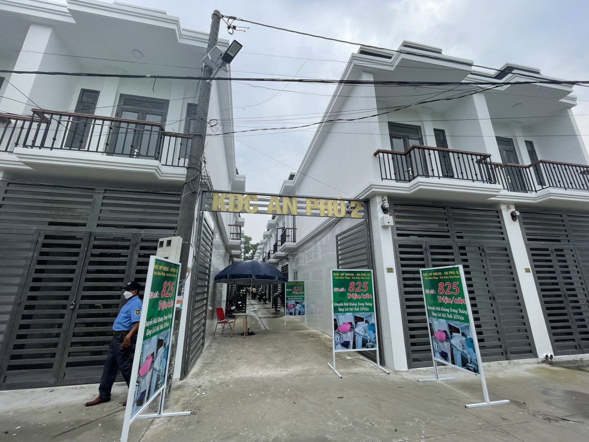 Cần bán gấp nhà 1 lầu 73m2 sổ hồng riêng ngay đường lớn 8m gần trường học dân cư đông