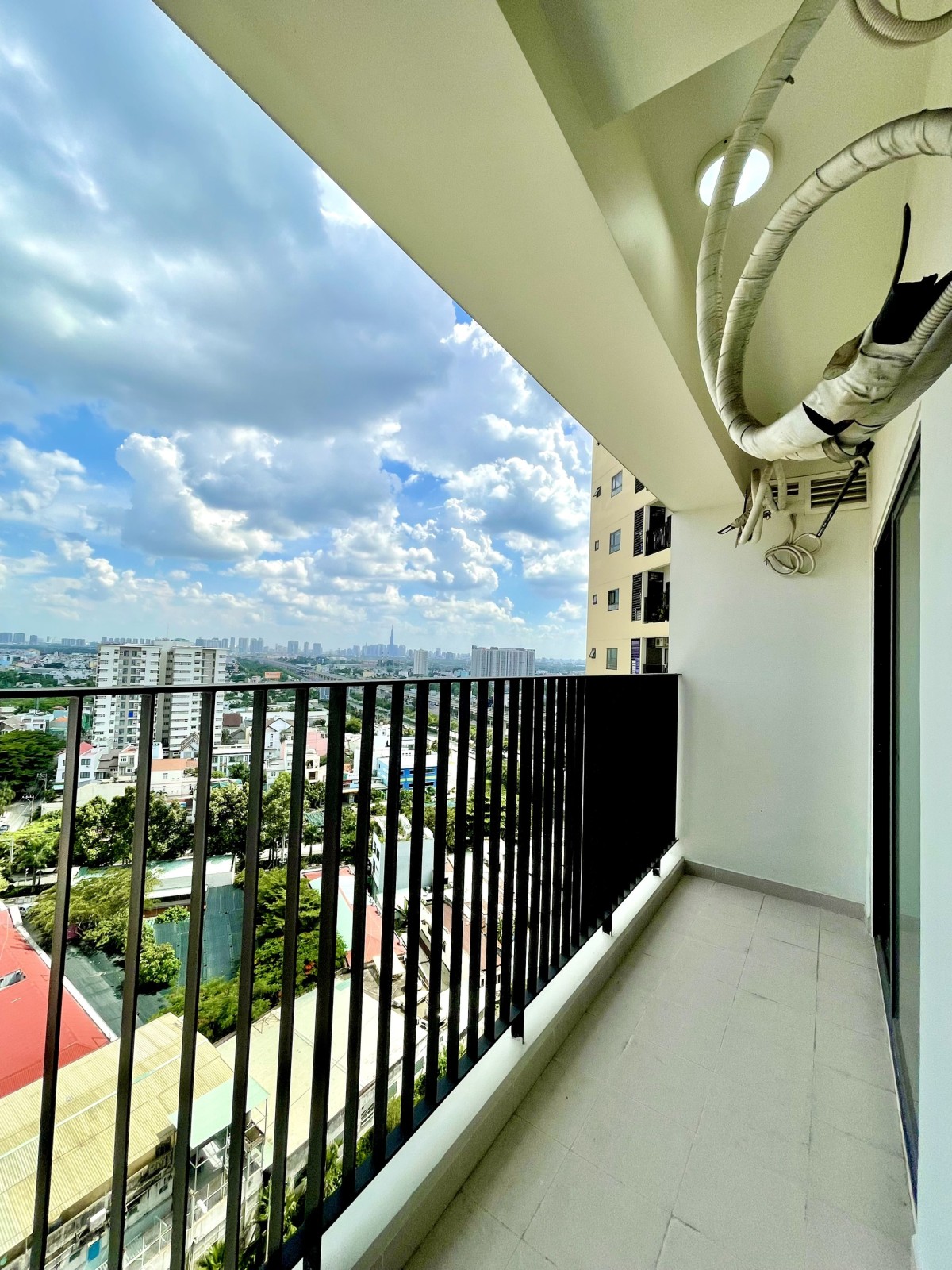 Chính chủ cần bán căn hộ 2 pn, 2wc dt 68m2 ở cc Centum Wealth giá chỉ 2.2 tỷ NTCB cao cấp