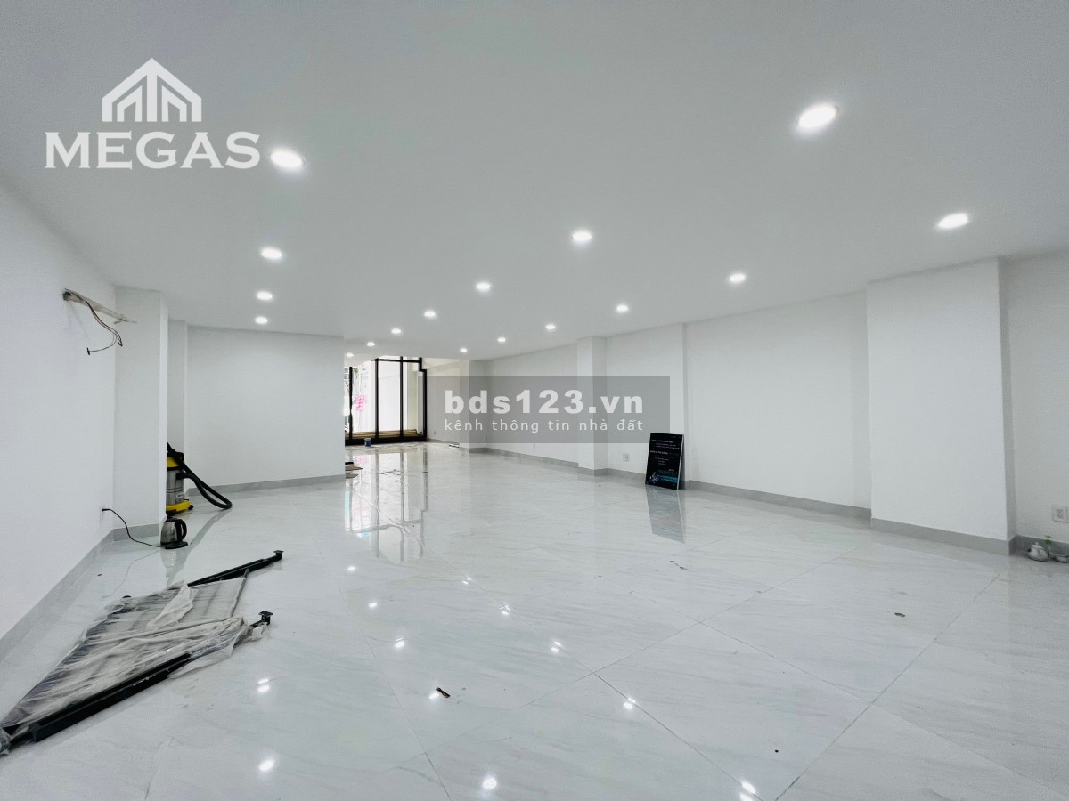 Mặt Bằng Ngay Mặt Tiền Đường Lớn giá tốt liên hệ 0901191406