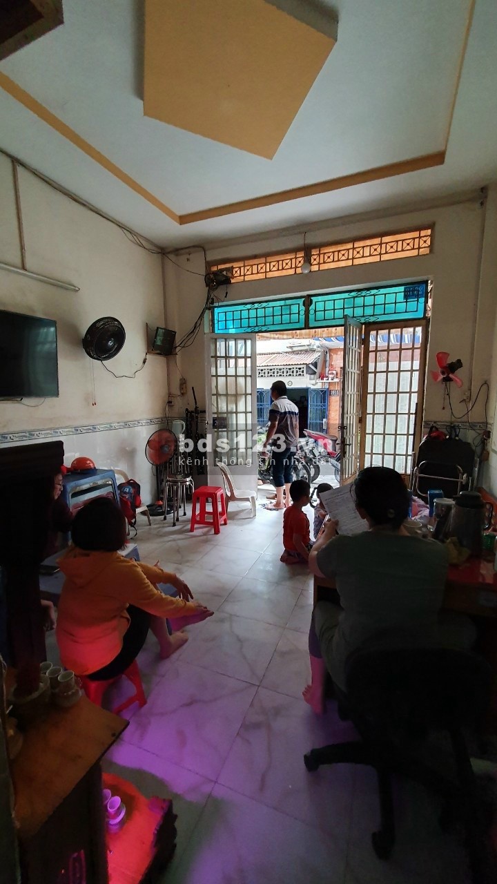 Nhà ngay Trung Tâm Quận Tân Phú sát với Quận Tân Bình, giá thương lượng
