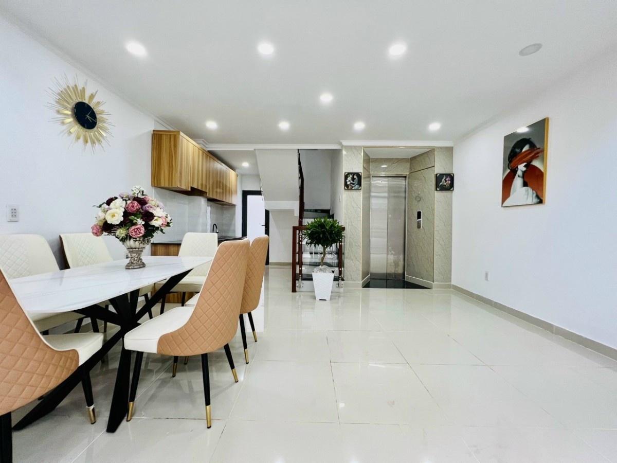 Nhà 4 Tầng Có Thang Máy diện tích sử dụng 200m2 Giá nhỉnh 5 tỷ