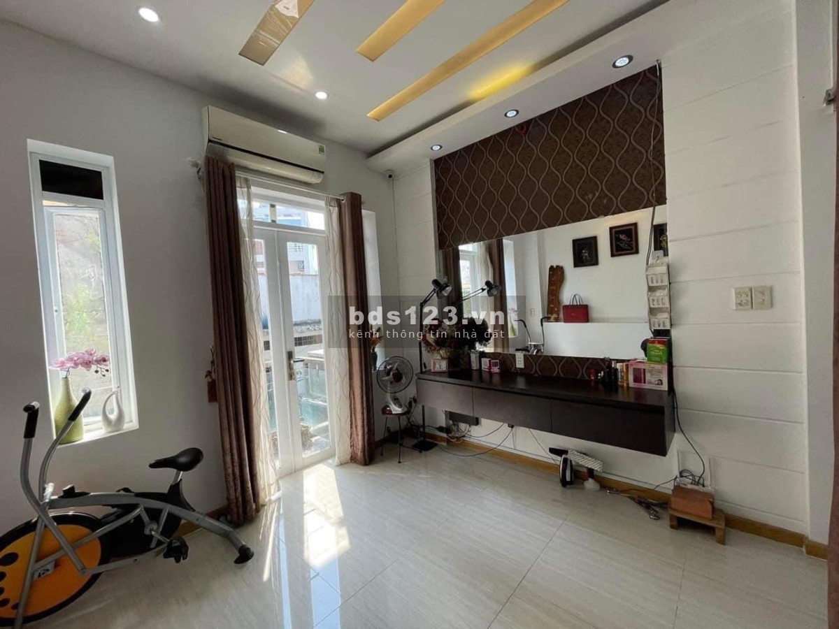 Bán nhà hiếm hẻm xe hơi đường 3/2, giá 7.9 tỷ liên hệ 0937996756