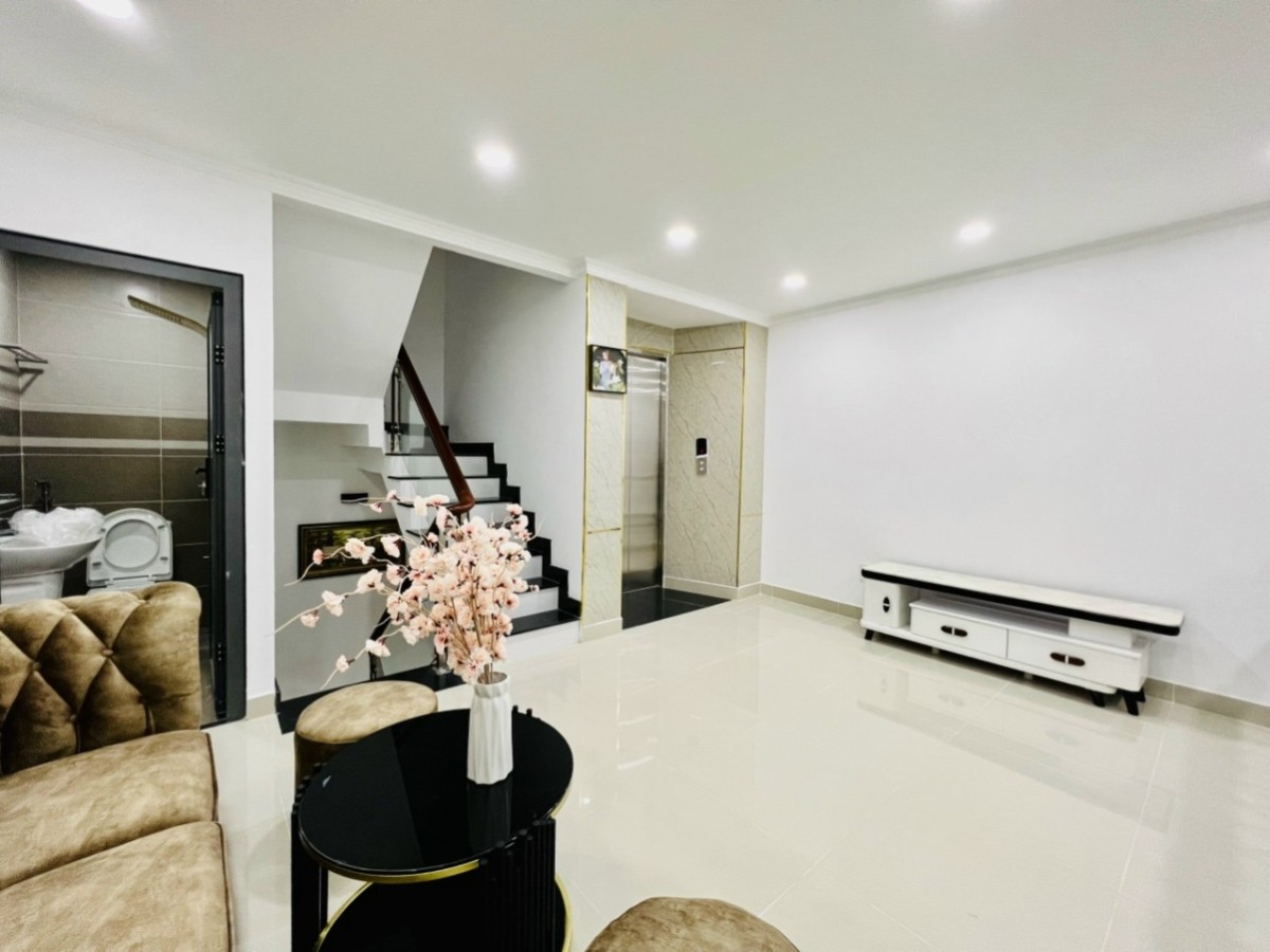 Nhà 4 Tầng Có Thang Máy diện tích sử dụng 200m2 Giá nhỉnh 5 tỷ